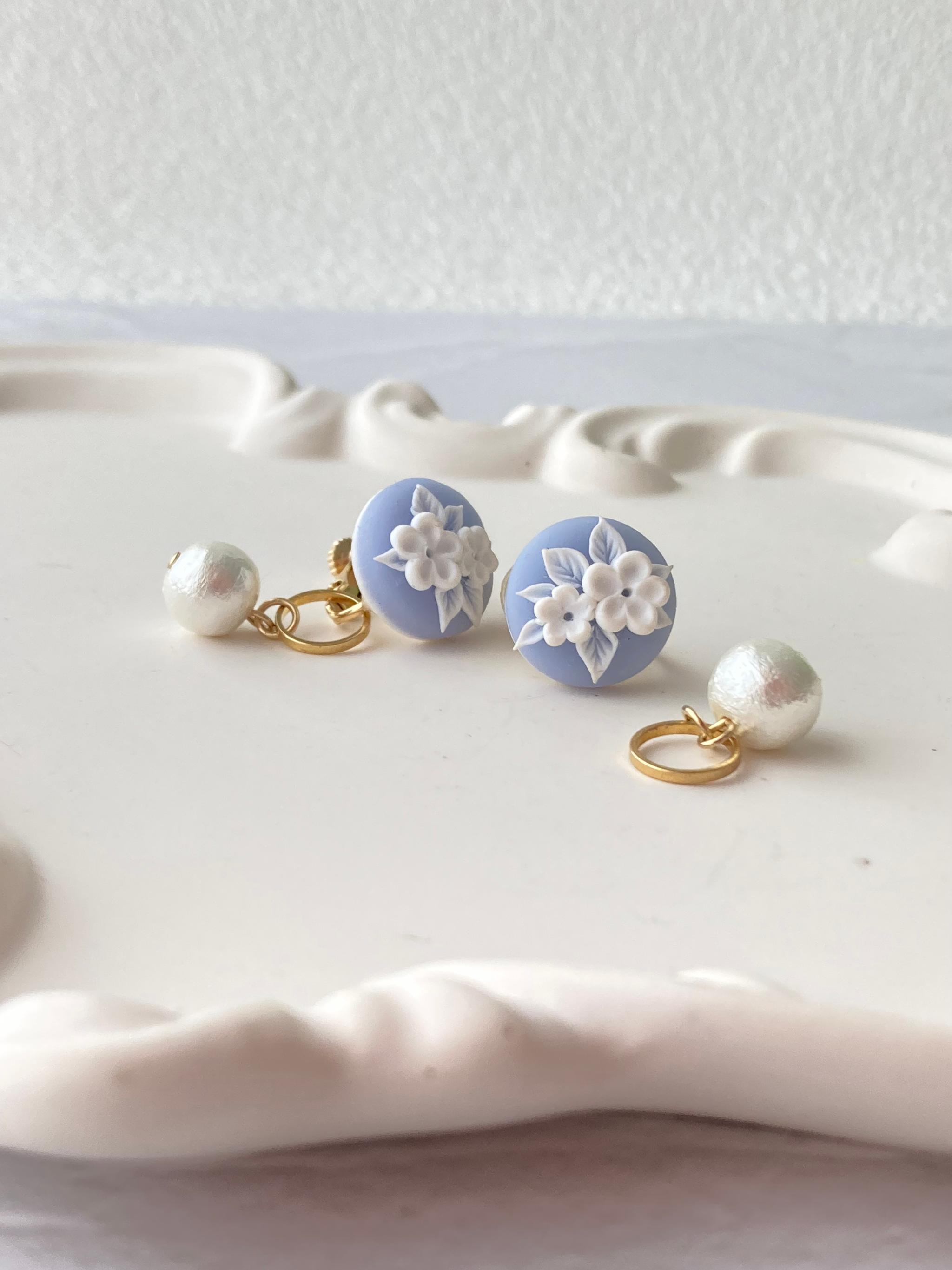 【受注生産】2wayイヤリング　ブルーグレー　小粒レリーフ1枚目の画像