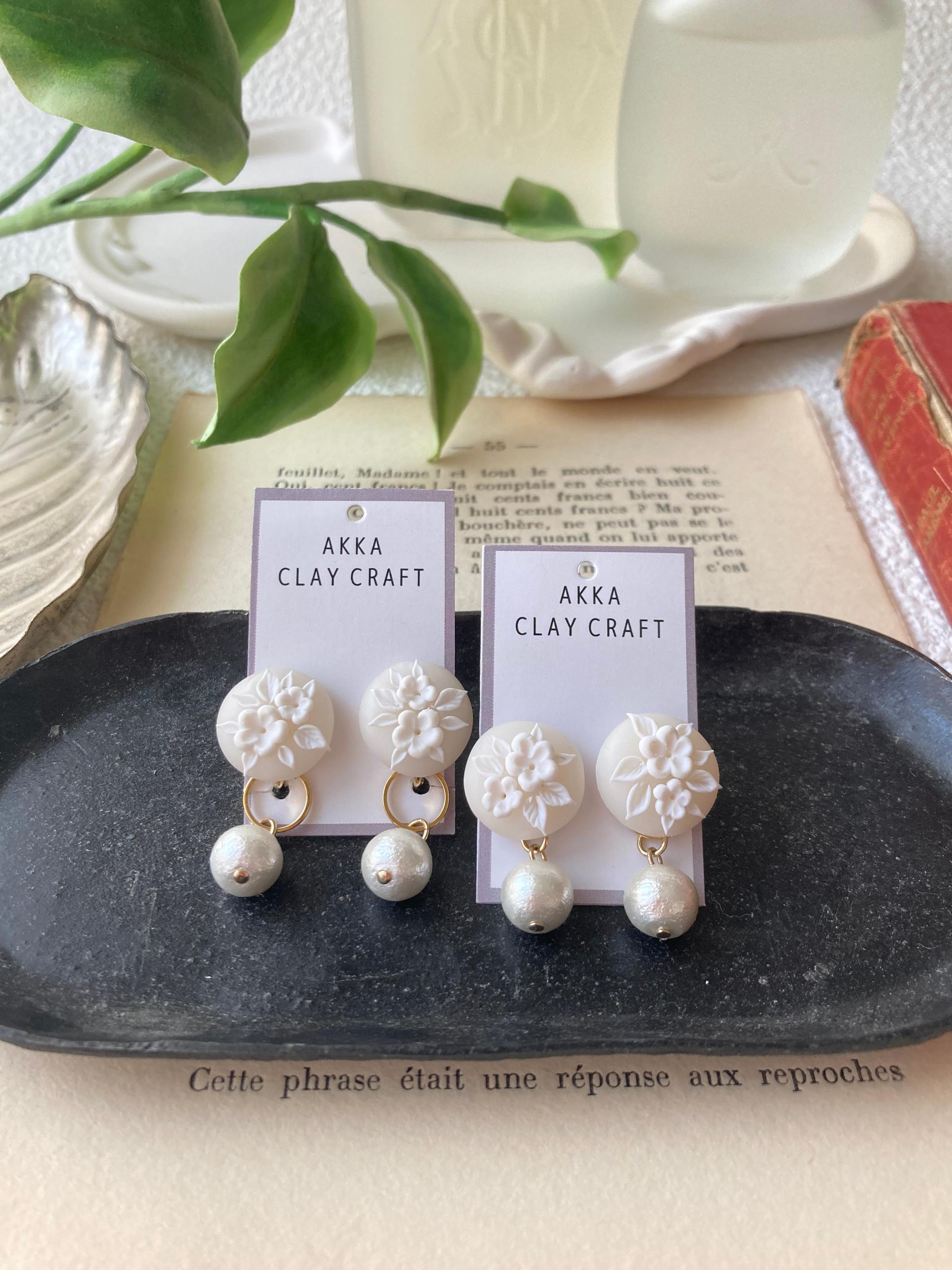 【受注生産】2wayイヤリング　シュガーホワイト　小粒レリーフ1枚目の画像